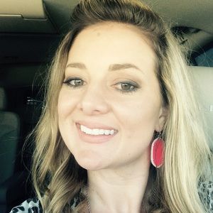 Meet your Posher, Alicia